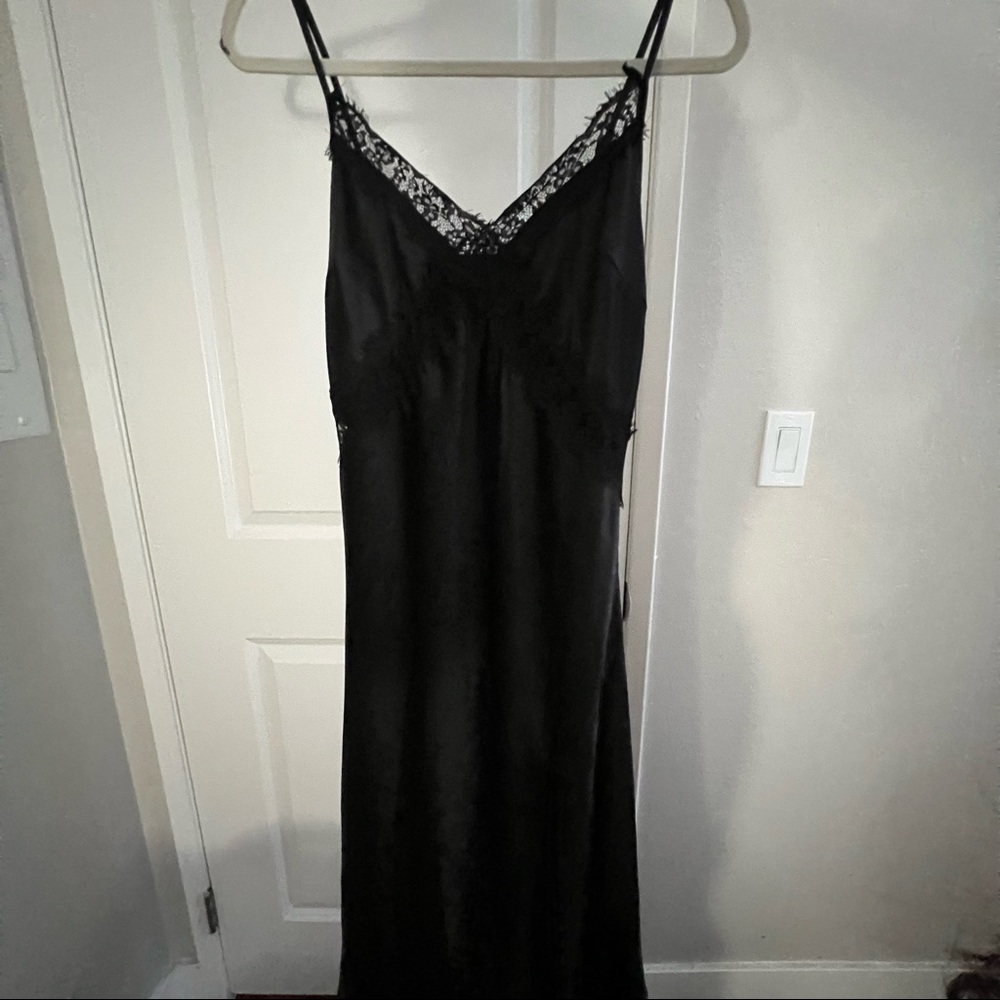Lulu’s Lace Midi Dress